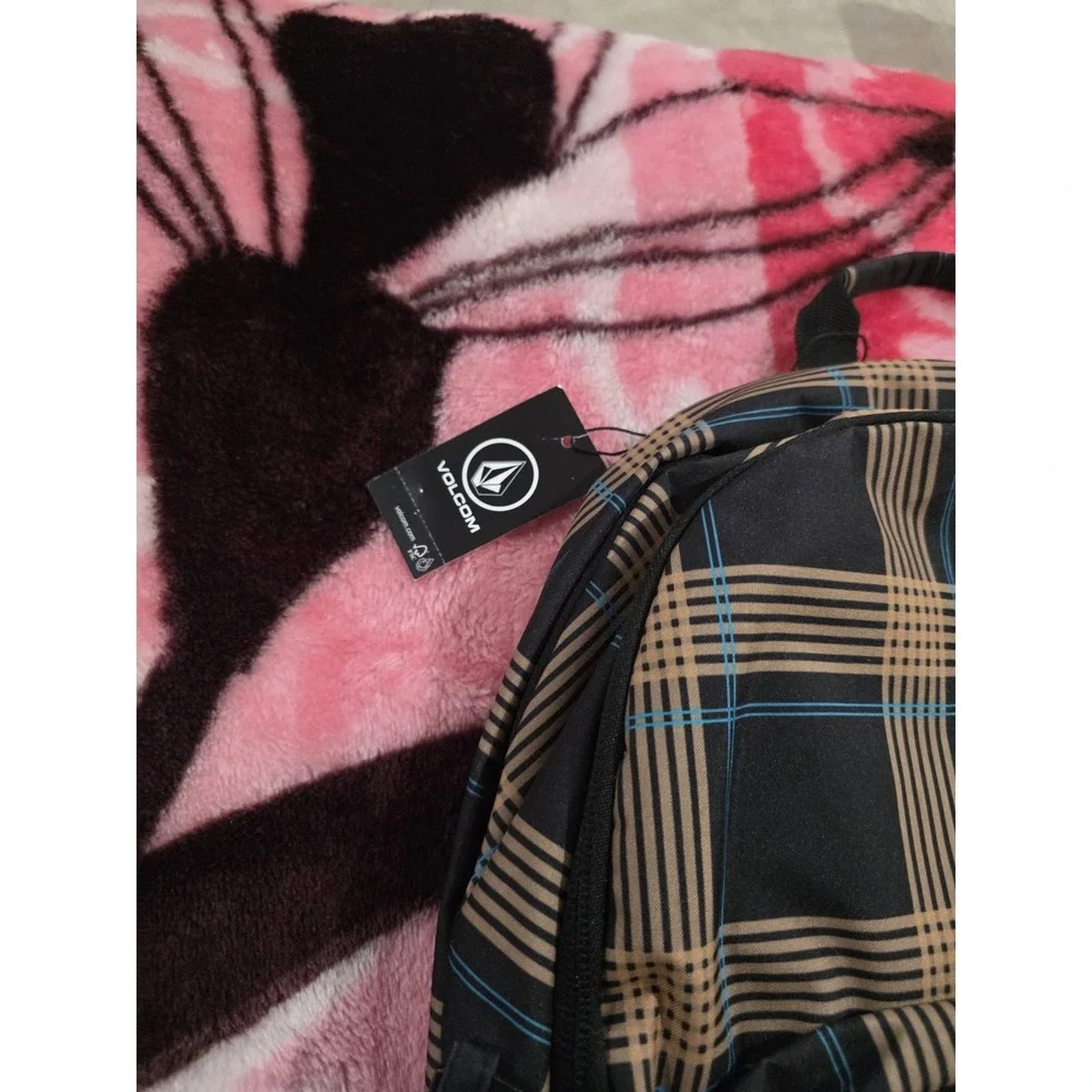 Volcom nwt upper